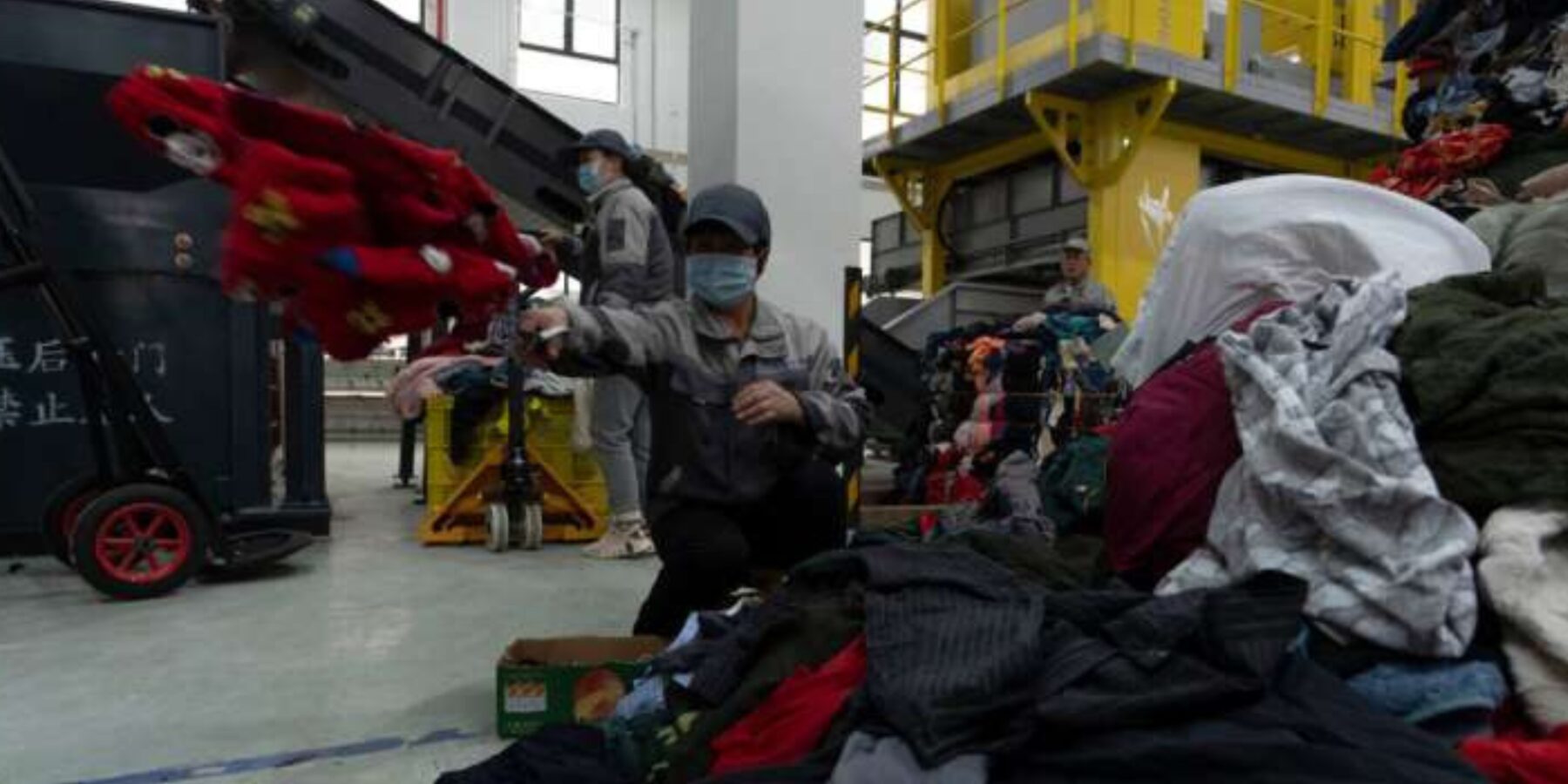 AI-революція у текстильній галузі: Китай представив машину, що працює швидше за людину